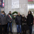 La lapide dell’ANED posta di fronte al Binario 17 - Stazione di Porta Nuova