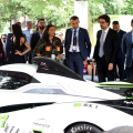 Le autorità fra gli stand del Salone