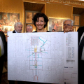 L'Assessora Pisano mostra la mappa dell'area dell'evento per San Giovanni