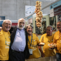 Carlo Petrini fra gli stand di Terra Madre