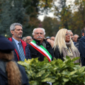 Con la fascia Tricolore Sergio Rolando e a destra Mauro Marinari