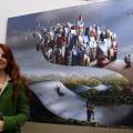 Patrizia Piga accanto alla sua opera per RCA
