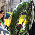 Un momento della commemorazione in piazza Palazzo di Città