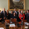 Foto di gruppo con i volontari della Protezione Civile