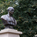 Il busto a Mahatma Gandhi ai Giardini Cavour