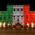 Palazzo Carignano illuminato con il Tricolore