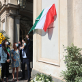 Lo scoprimento della targa