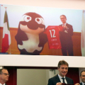 Lo scambio di uniformi tra le squadre calcistiche Nahoya Fc, Juventus e Torino