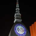 Il logo del gemellaggio sulla Mole Antonelliana