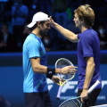 Zverev consola Berrettini
