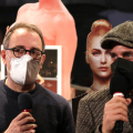 L'ispettore Ginko (Valerio Mastrandrea) e Diabolik (Luca Marinelli)