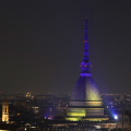 Mole in giallo e azzurro per l’Ucraina