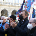 Un momento della cerimonia di consegna della bandiera della Pace