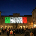 25 Aprile: le voci e le immagini della liberazione sulla facciata di Palazzo Civico
