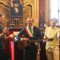Il Sindaco e gli Eugenio cantano Gianna