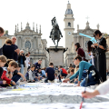 Torna “Portici di carta”, due chilometri di libreria e oltre 140 appuntamenti sotto i portici di Torino