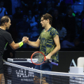 Stretta di mano fra  Rafa Nadal e Taylor Fritz