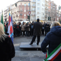 Cerimonia posa Pietre d'Inciampo di Valentino Merlo in via Breglio 38