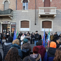 Cerimonia posa Pietre d'Inciampo di Valentino Merlo in via Breglio 38