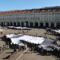 Performance collettiva JR a Torino, Piazza San Carlo