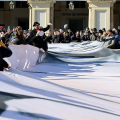 Performance collettiva JR a Torino, Piazza San Carlo