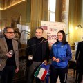 Palazzo Civico - Grand Prix FIE Trofeo Inalpi - Volpi e Garozzo consegnano il fioretto alla Città di Torino