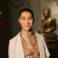 Kodo Nishimura, il monaco buddhista “sui tacchi a spillo”
