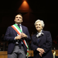 Il Sindaco Stefano Lo Russo sul palco con Nicoletta Soave, staffetta partigiana