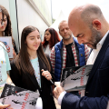 Roberto Saviano con i suoi lettori