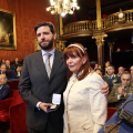 Tomaso Cravarezza e la signora Dome con il Sigillo Civico