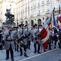 Il Sindaco Stefano Lo Russo saluta i figuranti del corteo