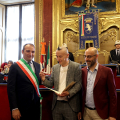 Arturo Brachetti ambasciatore di Torino nel mondo con il Sindaco Stefano Lo Russo e il Vicepresidente Vicario del Consiglio Comunale  Domenico Garcea