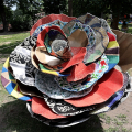L'installazione artistica 'Floral Tapestry of Craftsmanship'