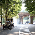 La parata di vetture d’epoca in viale dei Partigiani