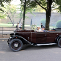 La parata di vetture d’epoca in viale dei Partigiani
