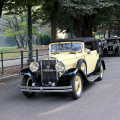 La parata di vetture d’epoca in viale dei Partigiani