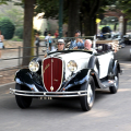 La parata di vetture d’epoca in viale dei Partigiani