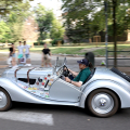 La parata di vetture d’epoca in viale dei Partigiani