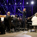 L'Orchestra Sinfonica Nazionale della Rai diretta da Juraj Valčuha e con Stefano Bollani al pianoforte