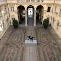 Palazzo Civico, Cortile d'Onore - Luigi Mainolfi, Soltitan
