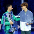 Sorrisi fra Djokovic e Sinner