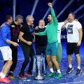 Novak Djokovic festeggia con il suo staff