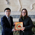 I vicesindaci di Shenyang  e Torino: Zhou Zhou e Michela Favaro