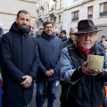 Gunter Denmig posa le Pietre d'Inciampo di Giovanni Battisti alla Galleria San Federico, via Bertola