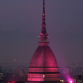 La Mole Antonelliana illuminata di rosa per il Giro d'Italia
