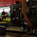 Le fasi di posa della locomotive nella notte fra venerdì e sabato