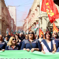 In migliaia al corteo per Mirafiori