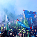 In migliaia al corteo per Mirafiori