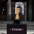 A Torino è scattato il countdown per la Grande Partenza del Giro d’Italia; il Trofeo Senza Fine esposto in Galleria San Federico