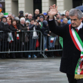 Sergio Chiamparino arriva tra gli applausi